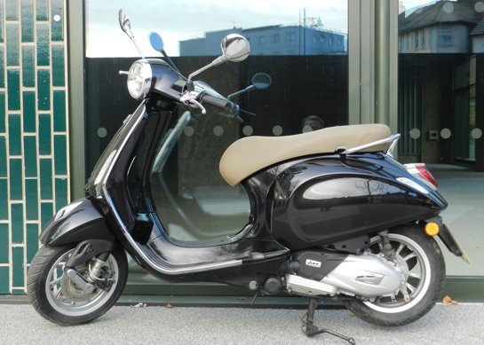 Vespa Primavera 125 Black